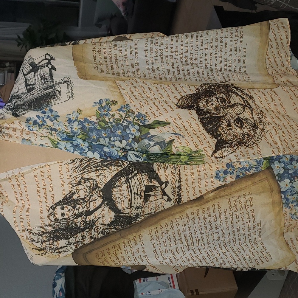 Alison wonder land scarf